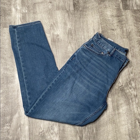 athletic tapered fit